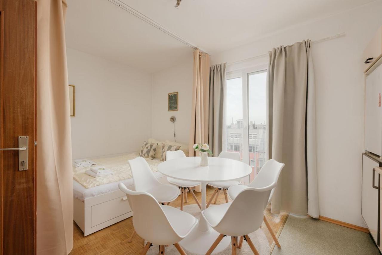 Apartment Zentral Direkt An U-Bahn Station Bécs Kültér fotó