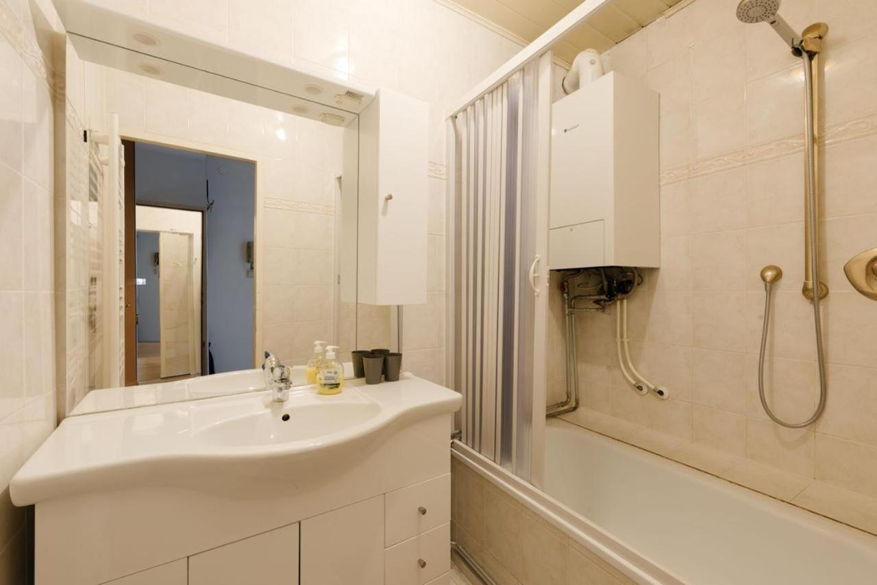Apartment Zentral Direkt An U-Bahn Station Bécs Kültér fotó