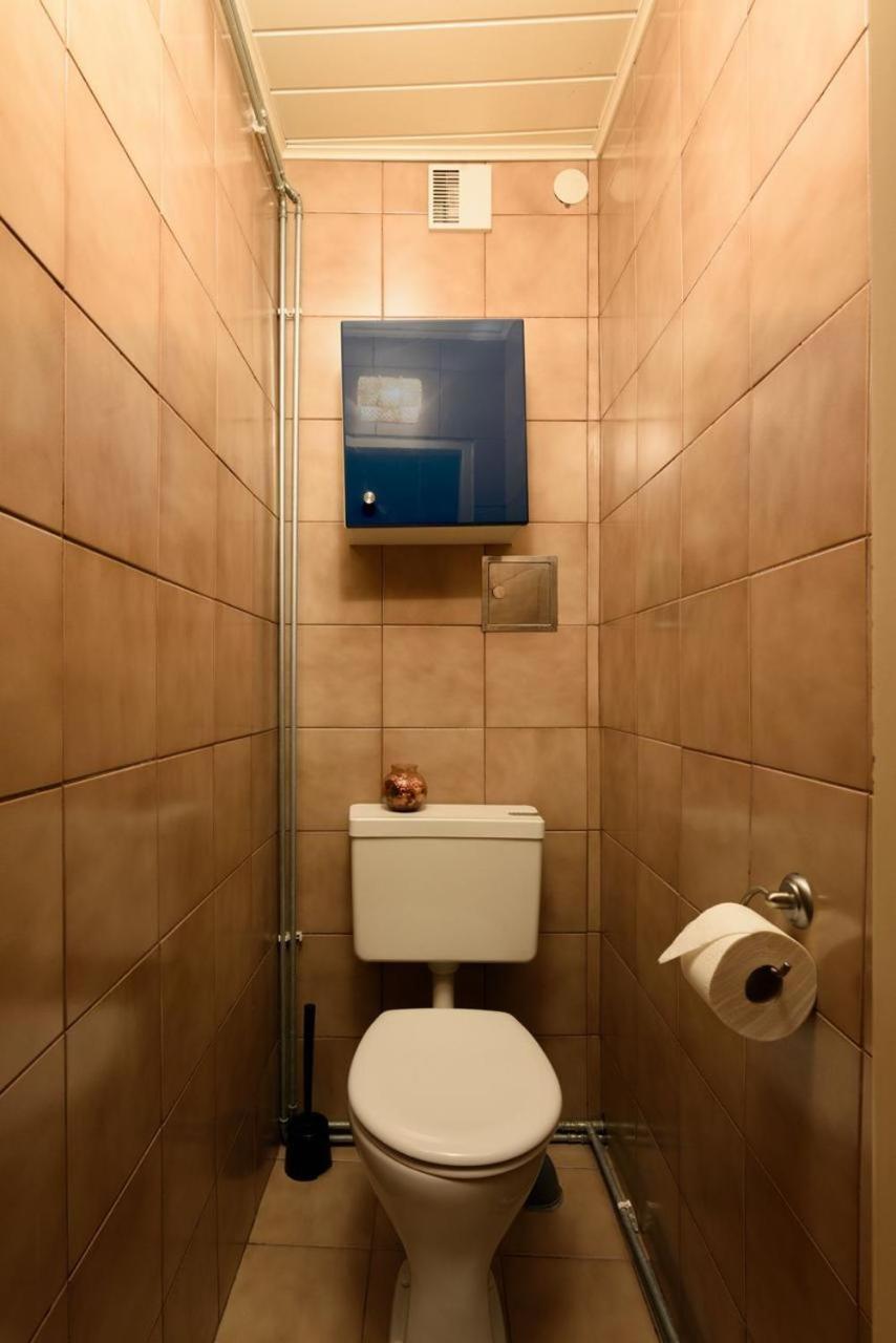 Apartment Zentral Direkt An U-Bahn Station Bécs Kültér fotó
