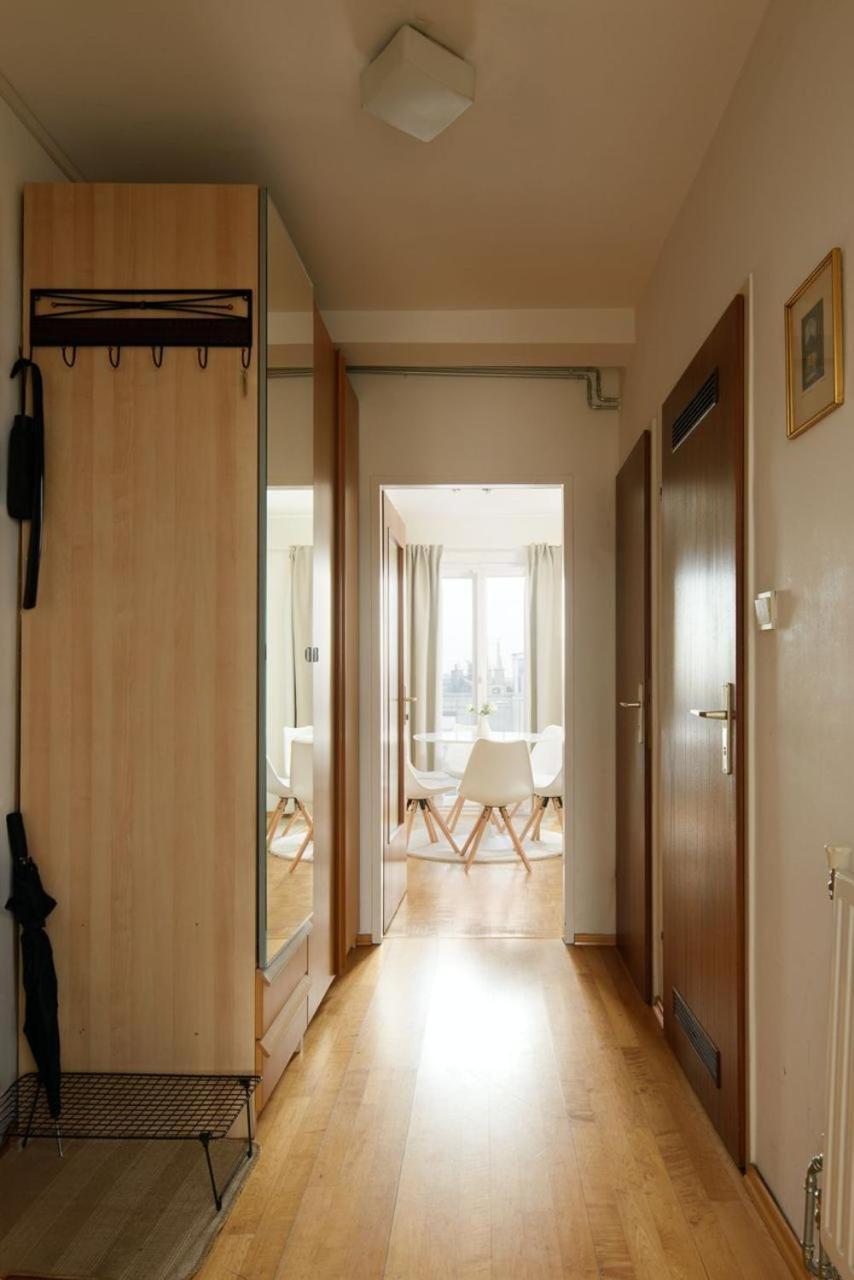 Apartment Zentral Direkt An U-Bahn Station Bécs Kültér fotó