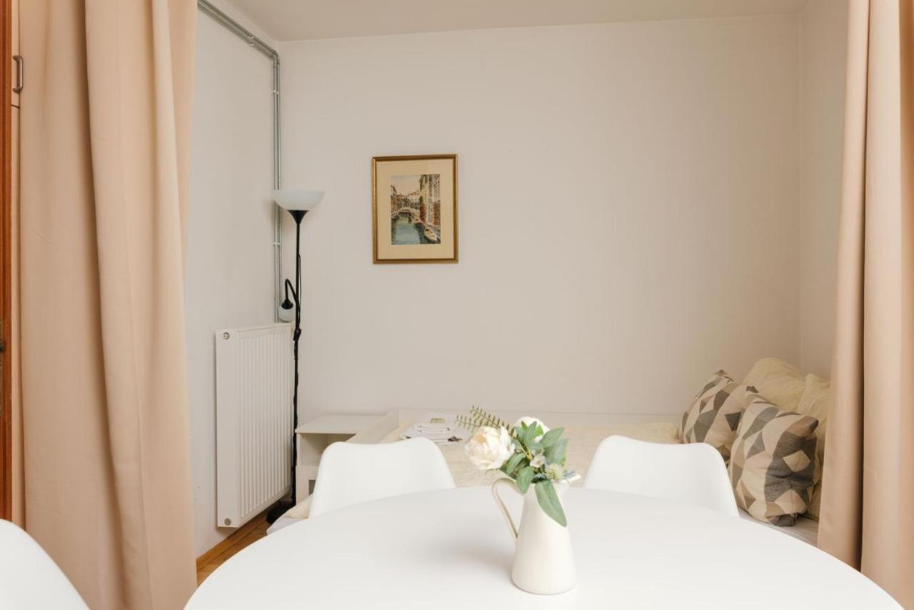 Apartment Zentral Direkt An U-Bahn Station Bécs Kültér fotó
