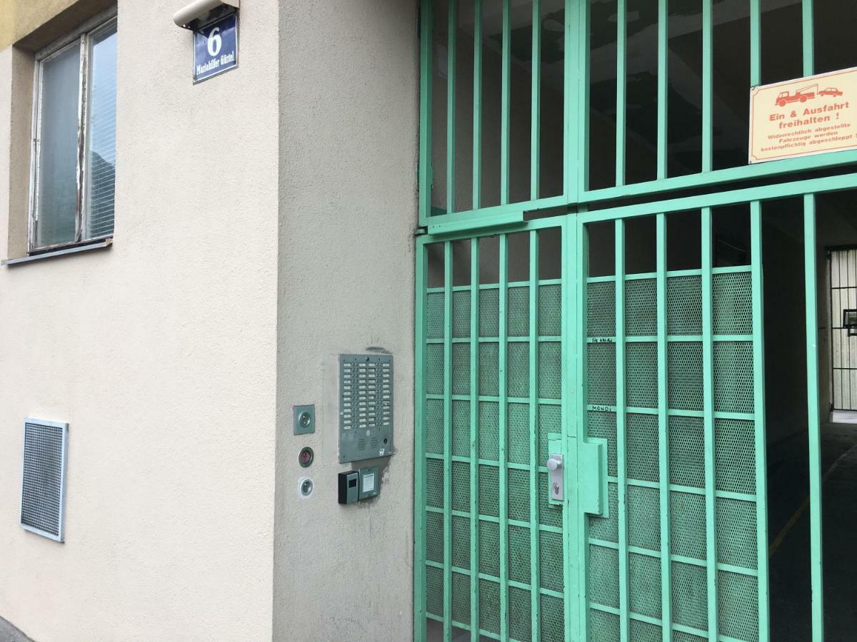 Apartment Zentral Direkt An U-Bahn Station Bécs Kültér fotó