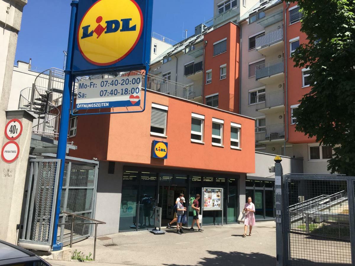 Apartment Zentral Direkt An U-Bahn Station Bécs Kültér fotó